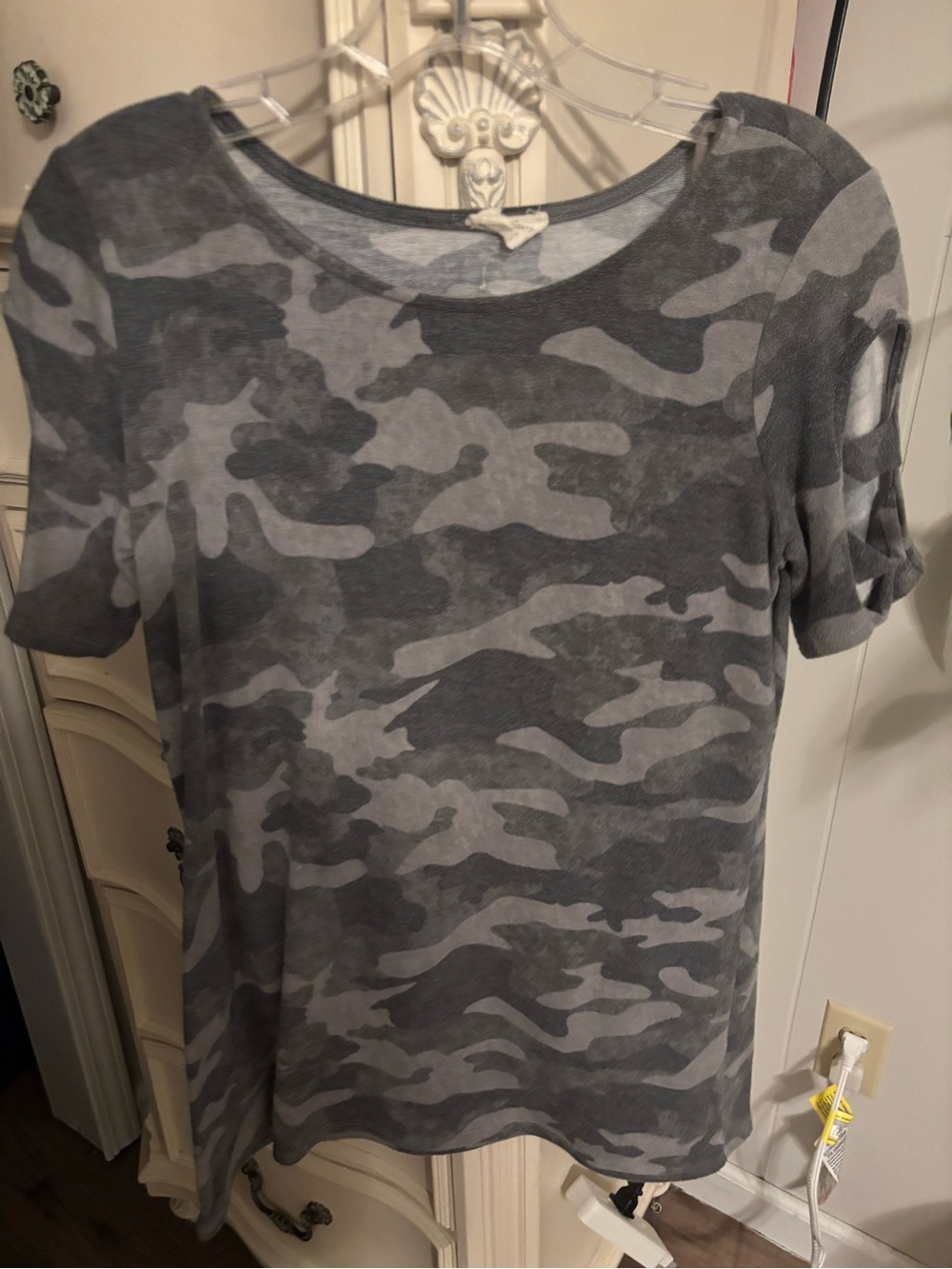 Women’s Gray Camo Short-Sleeve Top